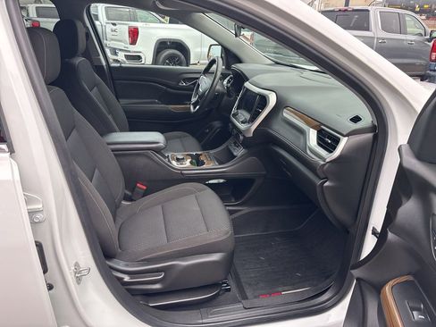 Used 2023 GMC Acadia SLE w/ Driver Convenience Package image 13