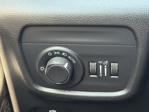 Used 2023 Jeep Grand Cherokee Altitude AWD/4WD image 12