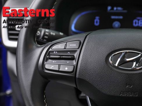 Used 2024 Hyundai Venue Limited image 15