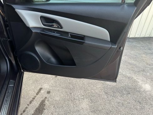 Used 2014 Chevrolet Cruze LS image 13