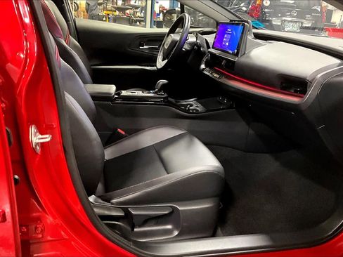 Used 2025 Toyota Prius Plug-In Hybrid image 8