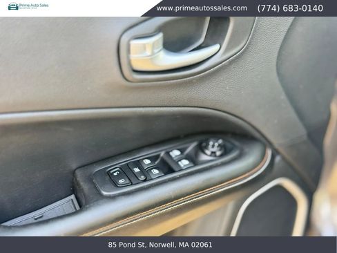 Used 2018 Jeep Compass Latitude AWD/4WD image 28