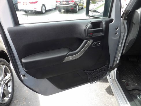 Used 2015 Jeep Wrangler Unlimited Sport w/ Quick Order Package 24S AWD/4WD image 6