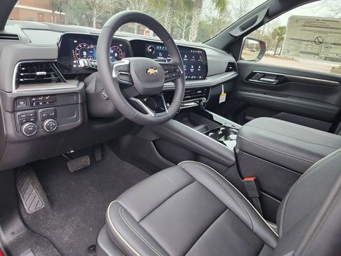 New 2025 Chevrolet Suburban Premier AWD/4WD image 9