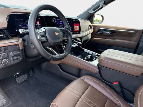 Used 2025 Chevrolet Tahoe High Country w/ Sun And Tow Package RWD image 34