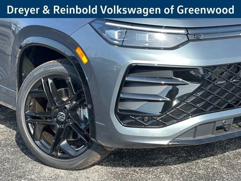 New 2026 Volkswagen Tiguan SE R-Line image 9