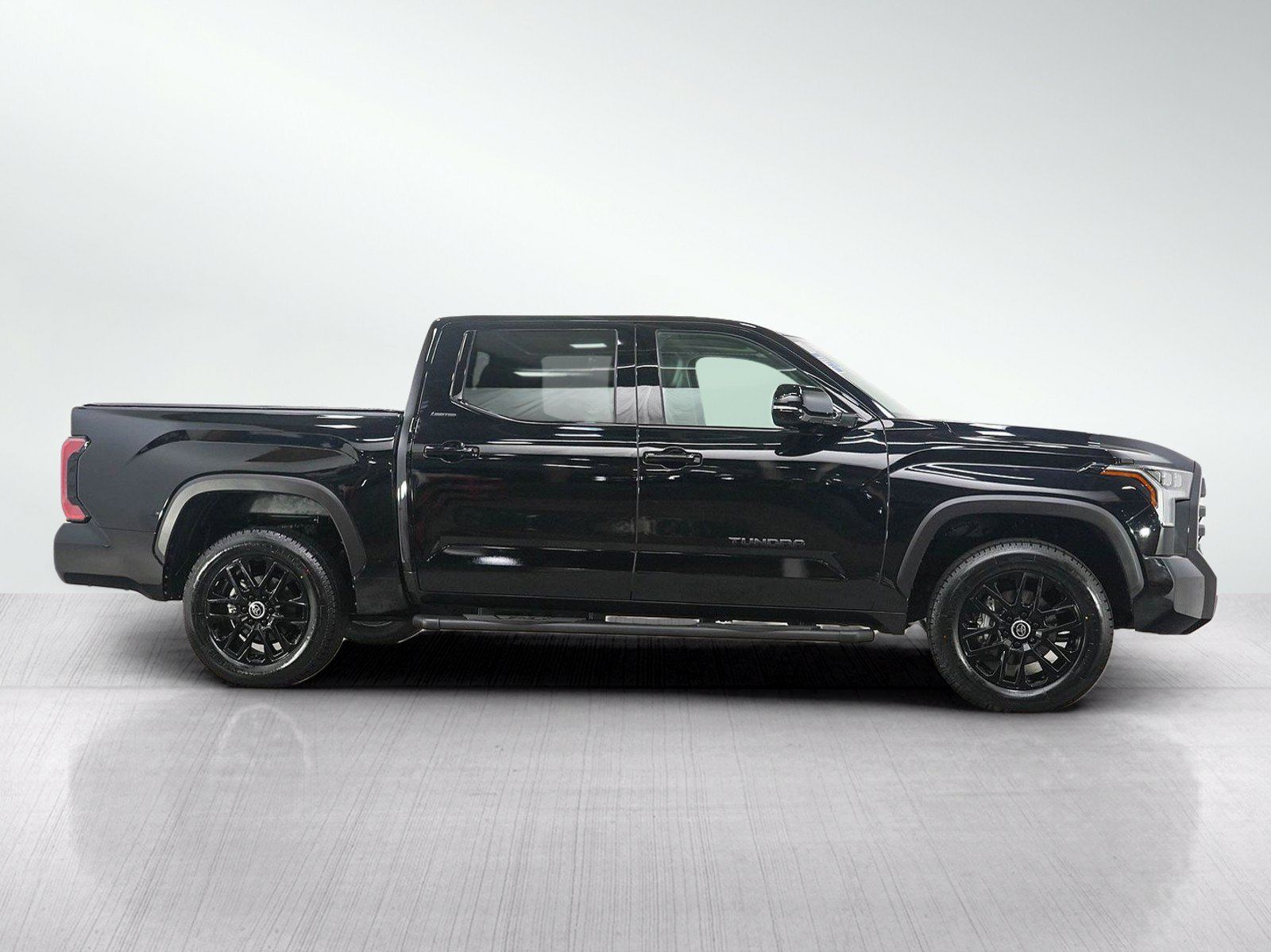 Used 2024 Toyota Tundra Limited AWD/4WD image 6