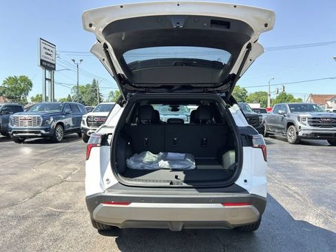 New 2026 Chevrolet Equinox LT w/ Convenience Package II AWD/4WD image 11