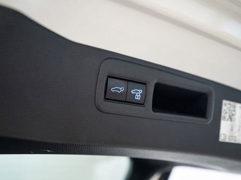 Used 2021 Toyota Venza XLE w/ Softex Package image 38