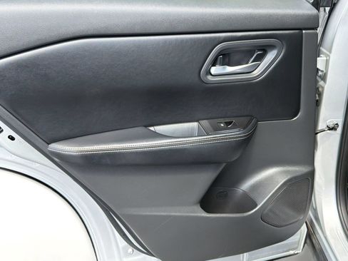 Used 2025 Nissan Rogue SV AWD/4WD image 28