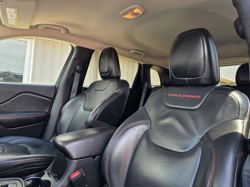 Used 2016 Jeep Cherokee Trailhawk w/ Leather Interior Group AWD/4WD image 8