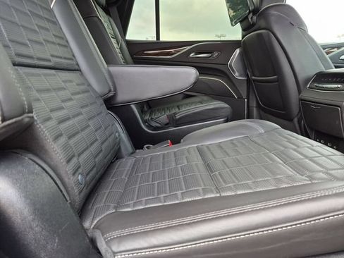 Used 2023 Cadillac Escalade Sport Platinum w/ LPO, ONYX Package AWD/4WD image 30