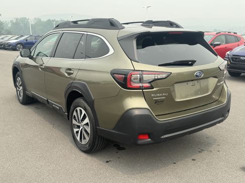Certified 2025 Subaru Outback Premium AWD/4WD image 5