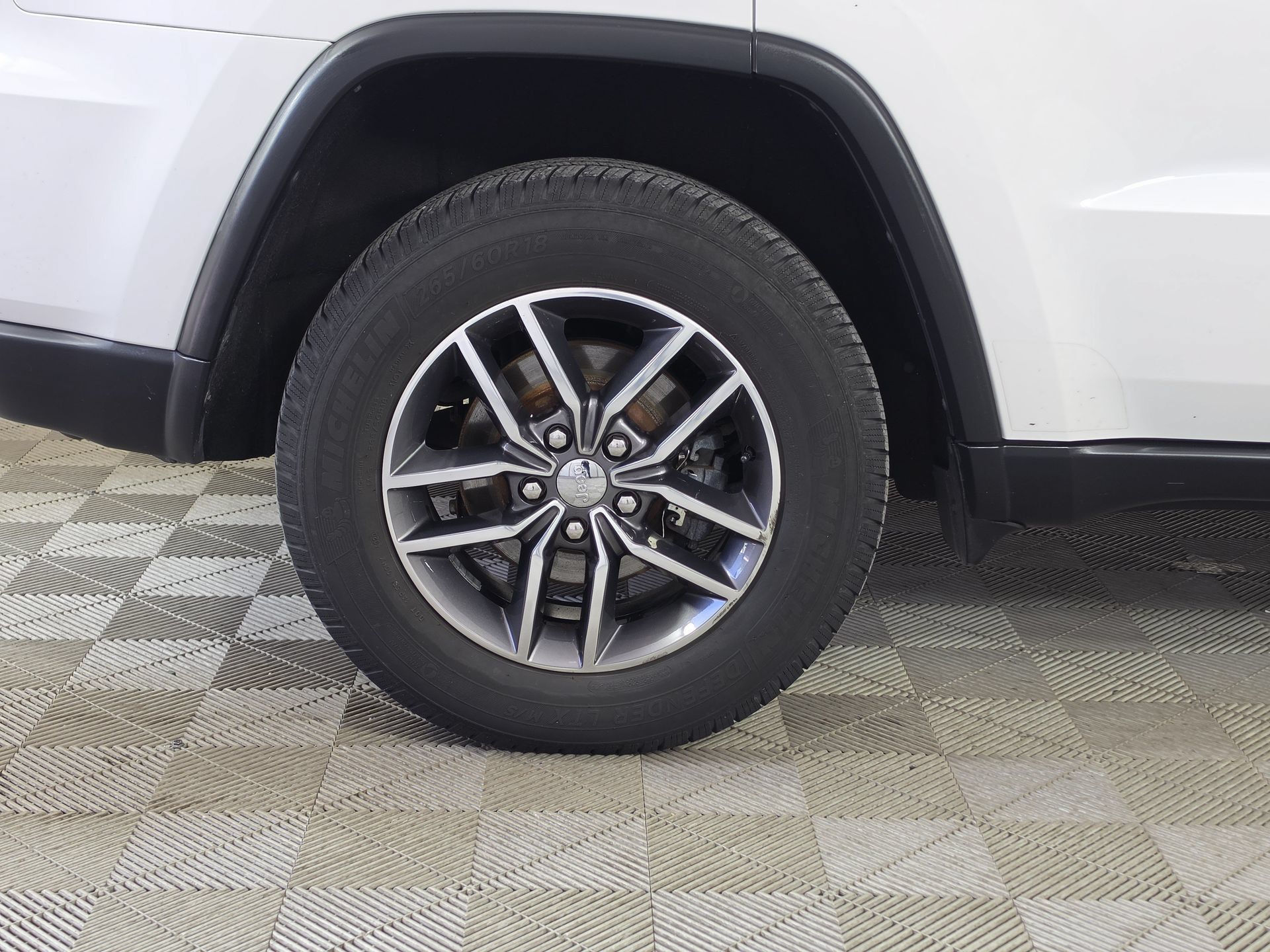 Used 2018 Jeep Grand Cherokee Limited w/ Luxury Group II AWD/4WD image 9