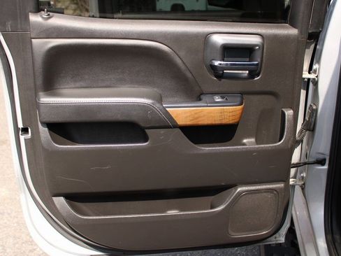 Used 2018 Chevrolet Silverado 1500 LTZ image 28