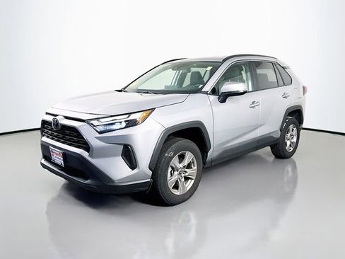 Used 2025 Toyota RAV4 XLE AWD/4WD image 2