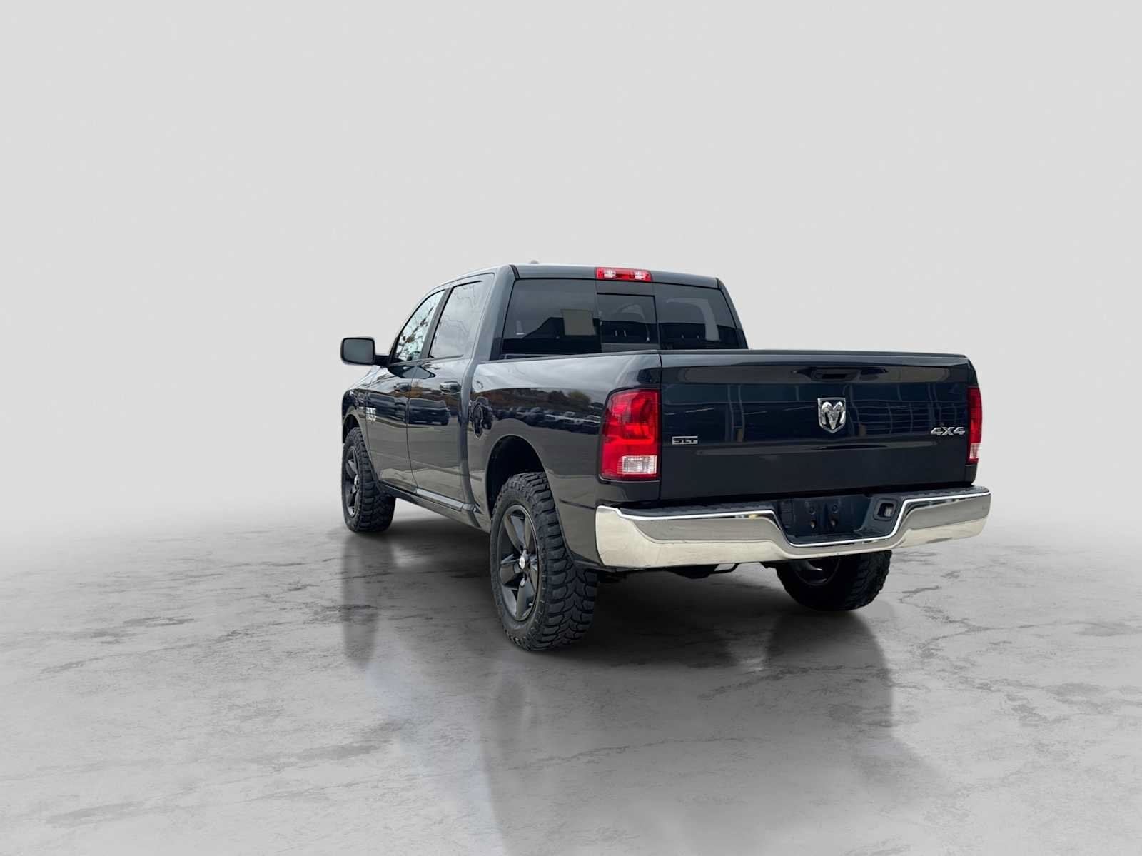 Used 2019 RAM 1500 Classic SLT AWD/4WD image 4