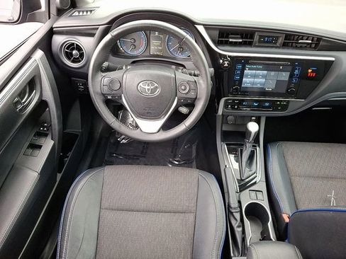 Used 2018 Toyota Corolla SE image 12