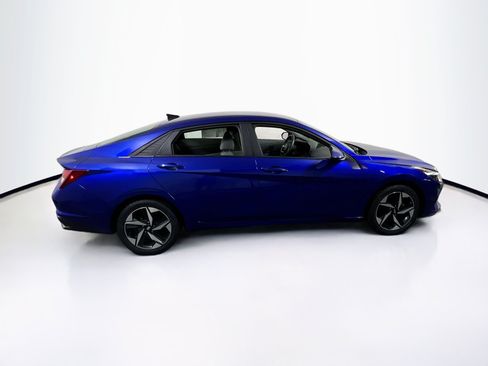 Used 2023 Hyundai Elantra SEL w/ Convenience Package FWD image 4