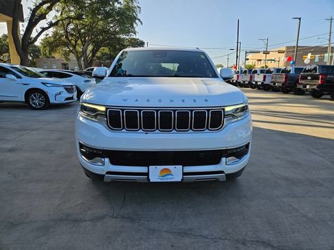 Used 2022 Jeep Wagoneer Series II AWD/4WD image 3