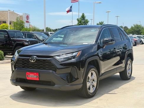 Used 2025 Toyota RAV4 XLE w/ Weather Package FWD image 6