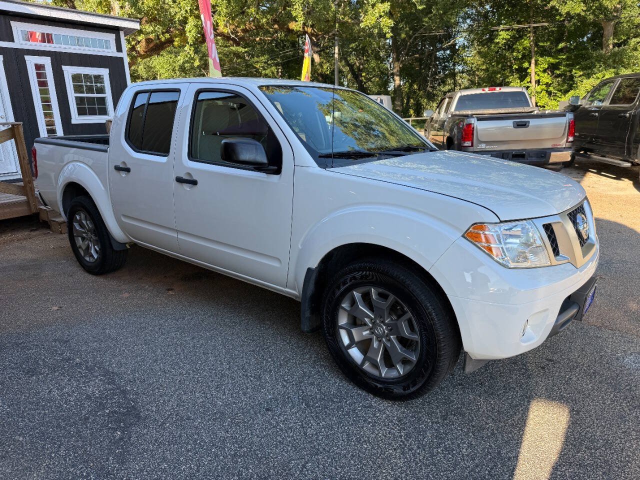 Used 2020 Nissan Frontier SV RWD image 3