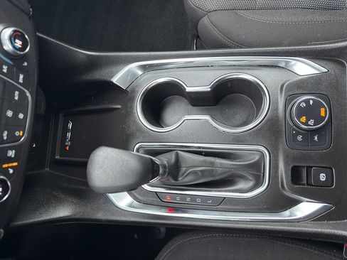 Used 2023 Chevrolet Traverse LT image 23