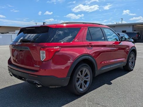 Used 2024 Ford Explorer XLT w/ Equipment Group 202A AWD/4WD image 3