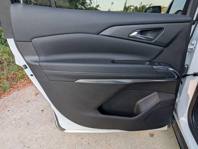 Used 2025 Chevrolet Traverse LT FWD image 24