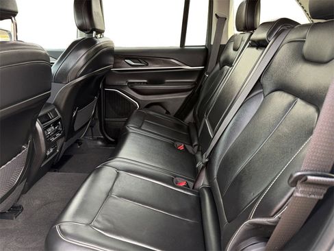 Used 2022 Jeep Grand Cherokee Limited image 13