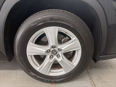 Used 2024 Toyota Highlander LE image 12