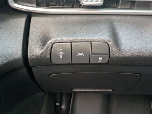 Certified 2023 Hyundai Elantra SEL image 18