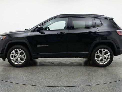 Used 2025 Jeep Compass Latitude AWD/4WD image 5