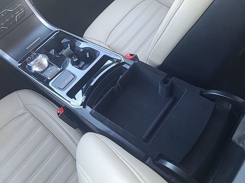 Used 2019 Ford Edge SEL w/ Equipment Group 201A FWD image 17