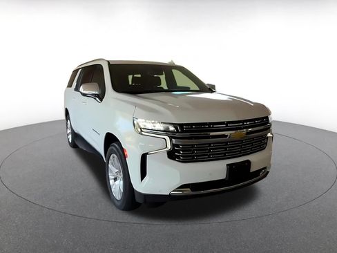 Used 2023 Chevrolet Suburban Premier RWD image 3