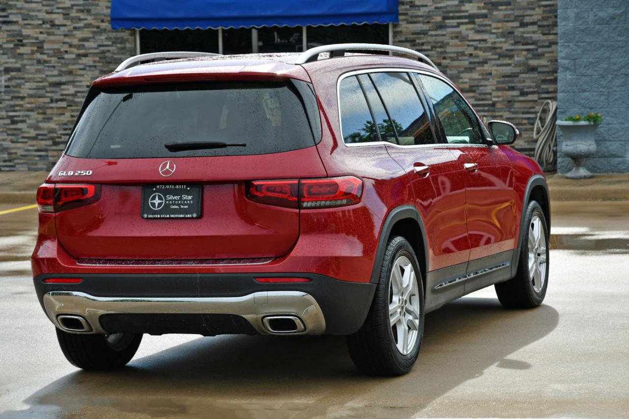 Used 2022 Mercedes-Benz GLB 250 w/ Premium Package image 6