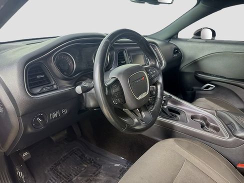 Used 2016 Dodge Challenger SXT RWD image 10