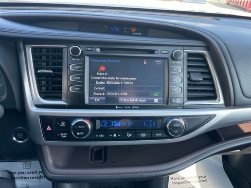 Used 2017 Toyota Highlander XLE AWD/4WD image 12