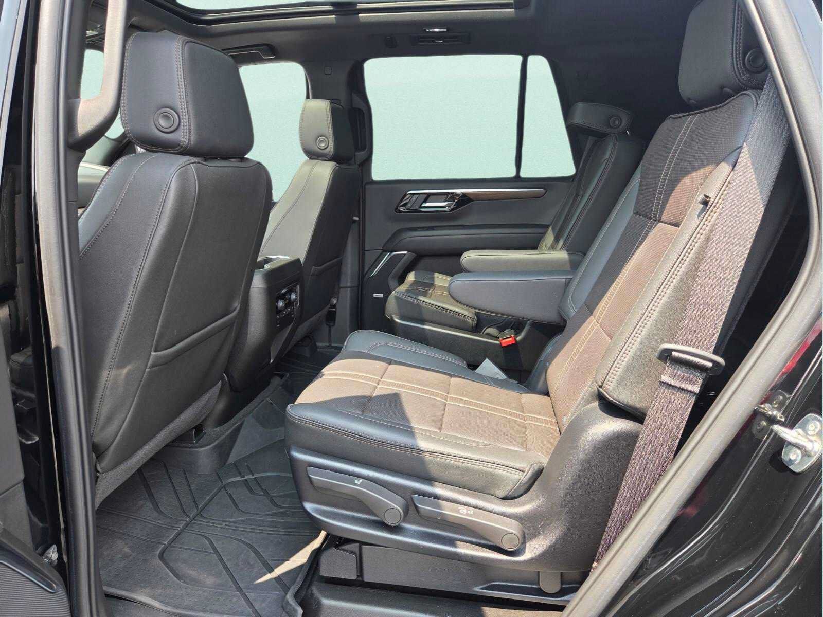 Used 2025 Chevrolet Tahoe High Country AWD/4WD image 12