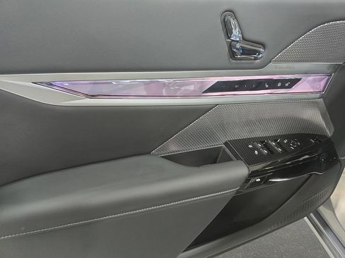 Used 2025 BMW i7 eDrive50 w/ M Sport Package RWD image 21