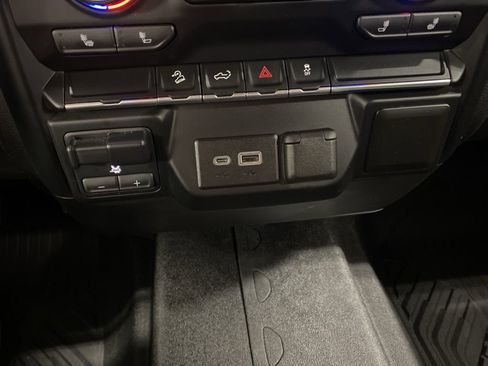 Used 2021 Chevrolet Silverado 2500 LT w/ Convenience Package image 38