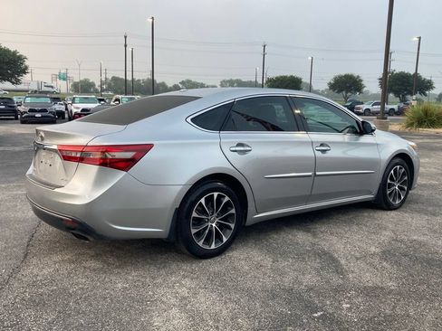 Used 2017 Toyota Avalon XLE Premium FWD image 5