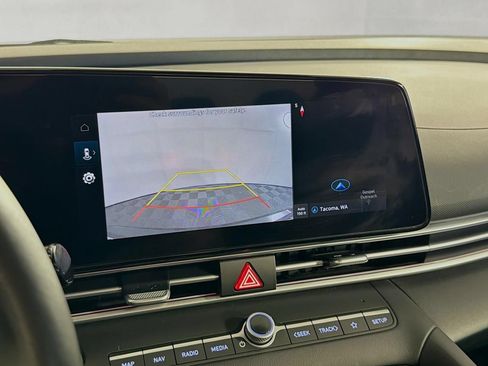 Used 2024 Hyundai Elantra SEL FWD image 38