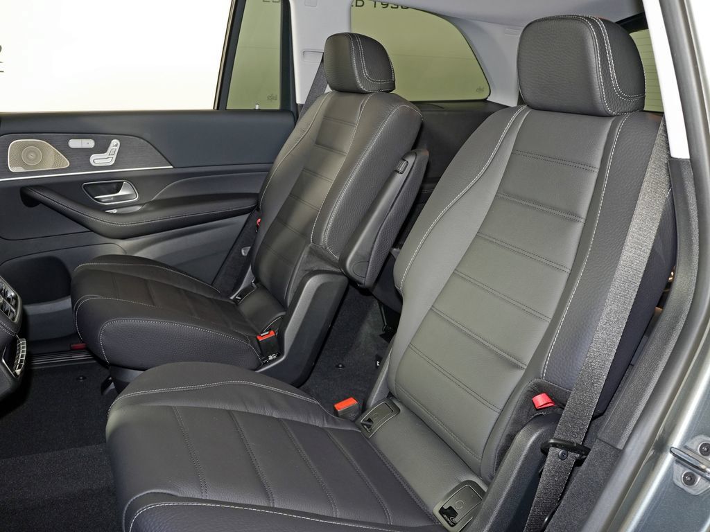 Used 2026 Mercedes-Benz GLS 450 4MATIC image 30