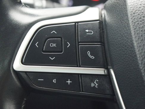 Used 2022 Toyota Highlander XLE image 10