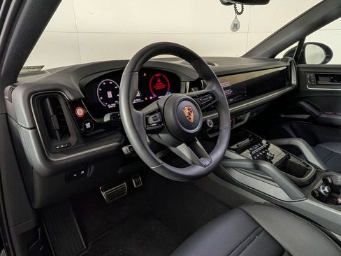 Used 2026 Porsche Cayenne Coupe image 4