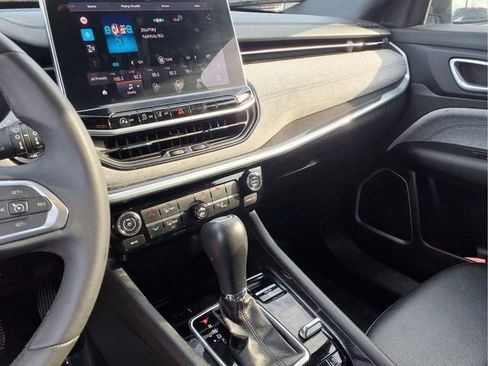 Used 2024 Jeep Compass Latitude w/ Altitude Special Edition AWD/4WD image 8