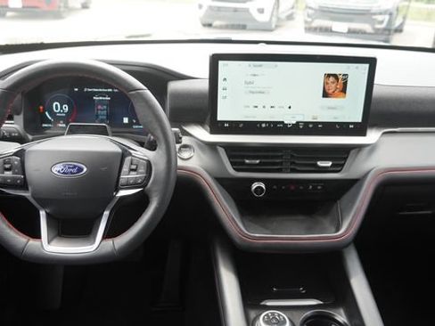 Used 2025 Ford Explorer ST-Line w/ ST-Line Street Pack AWD/4WD image 15