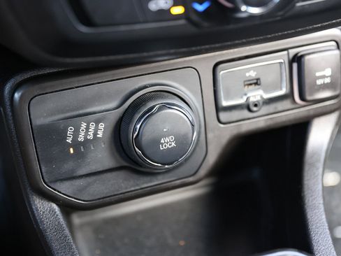 Used 2022 Jeep Renegade Altitude image 28