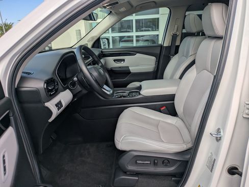 Used 2024 Honda Pilot Touring image 17